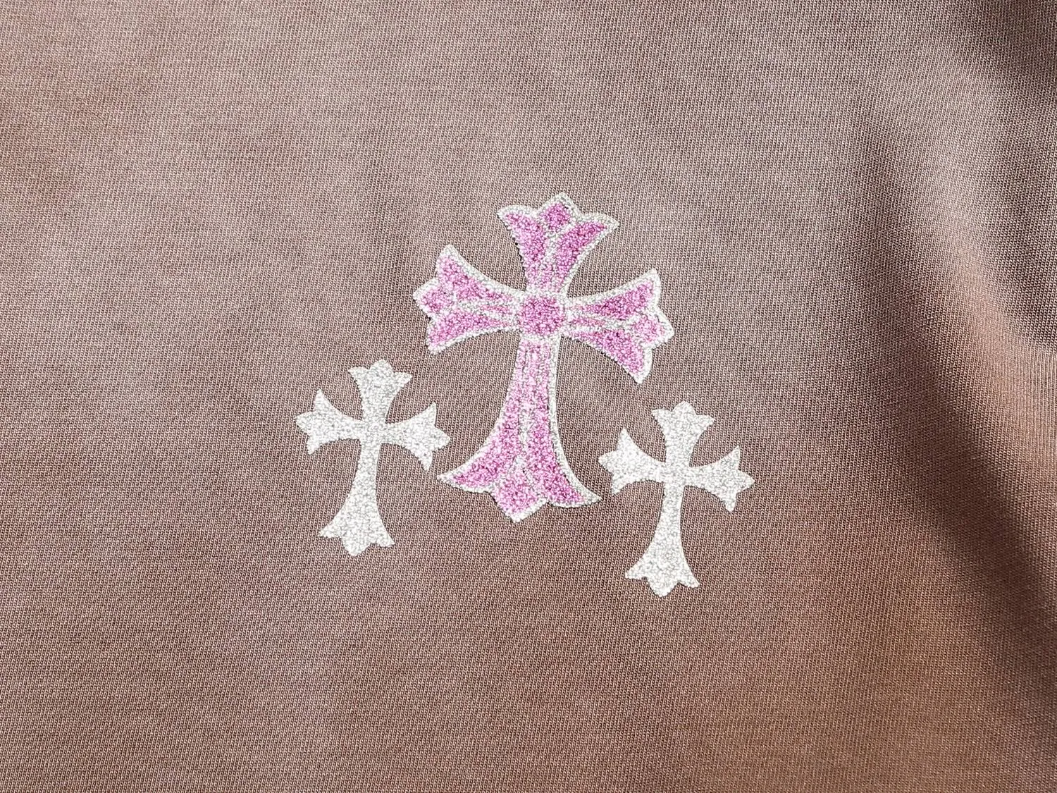 🅿️220 Chrome hearts ch Chrome hearts cross pink hot diamond short-sleeved t-shirt. Advanced tie-dye technology. Large version. Loose and stylish. Low version, slim and long version with upper body and raised hips. 100% commitment: top quality, not fast food. The highest version on the market. Top quality, 320 grams. 26 custom-dyed double yarn cotton, same style for men and women, complete with three standards. Color: Six colors available, available to the public. Size: XS-L. Size chart: